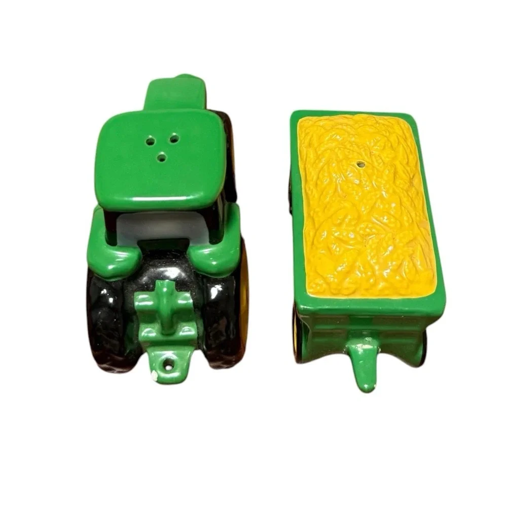 JOHN DEERE TRACTOR AND WAGON SALT AND PEPPER SHAKERS 1998